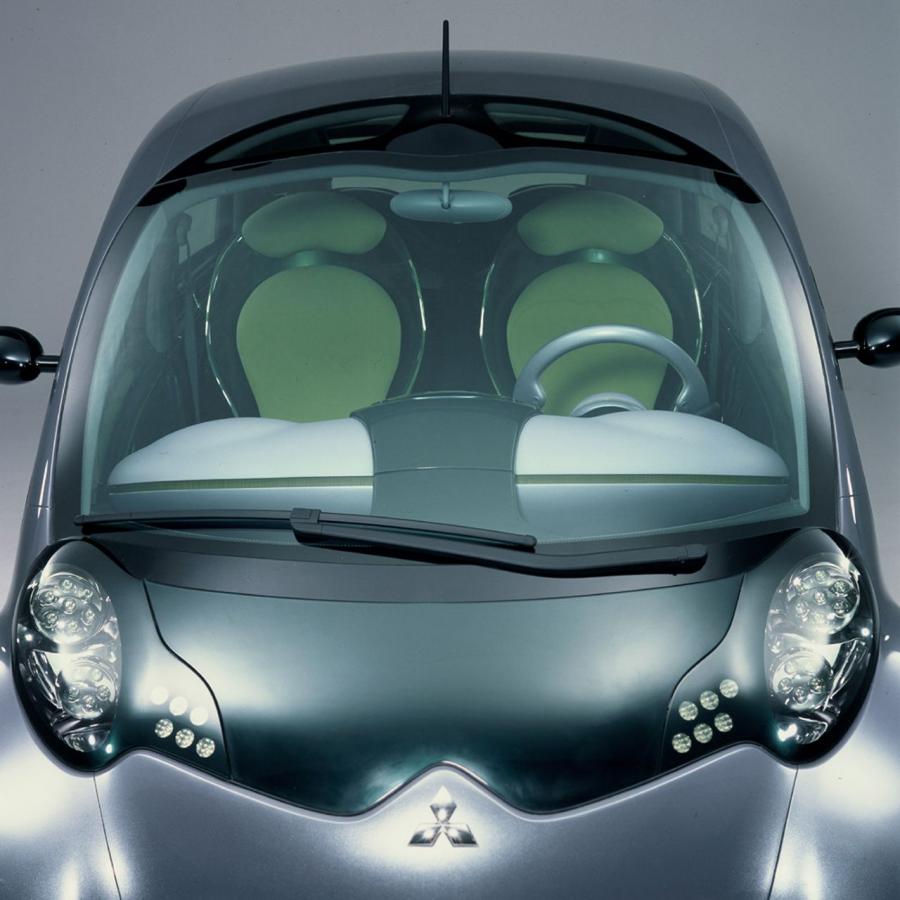  Mitsubishi i Concept 2003 года  (фото 12 из 15)